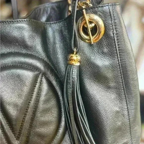 Valentino By Mario Valentino Vera signature leather shoulder bag. - Picture 14 of 14